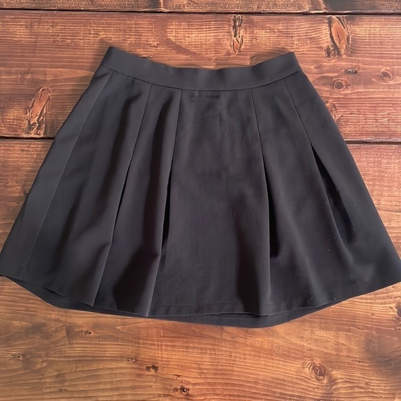 Dresses & Skirts - Black size large skirt